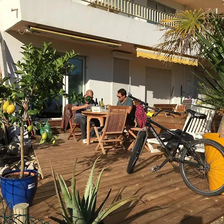 Petit Studio Terrasse Rez De Jardin Piscine Sur L'ocean * Biarritz